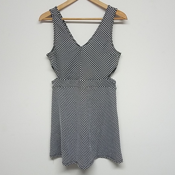 4/$20 M H&M side cut-out dress - Picture 1 of 3